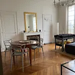 Grand Studio Lumineux En Plein Coeur De Versailles